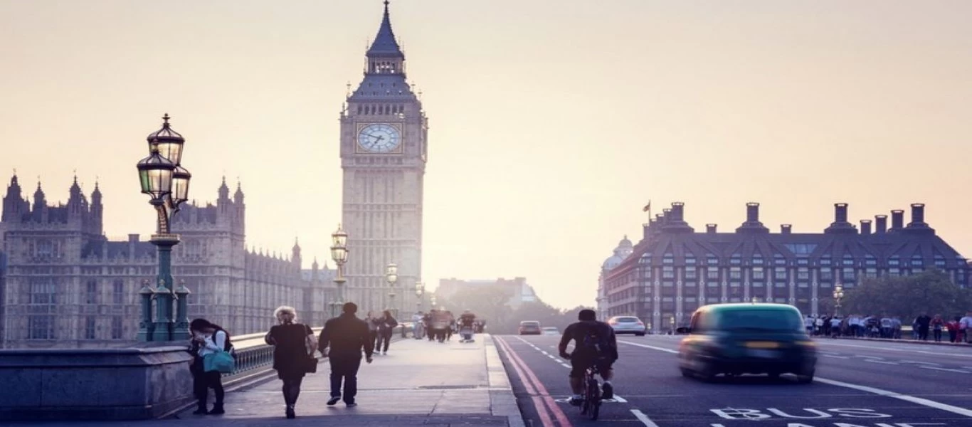 Αισιοδοξία στην Βρετανία: «Επιβραδύνεται ο κορωνοϊός - Το 1/3 δεν εμφανίζει συμπτώματα - Πετυχαίνει η στρατηγική μας»